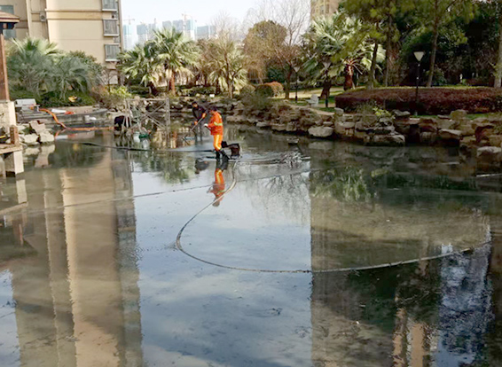 海棠景观池淤泥清理