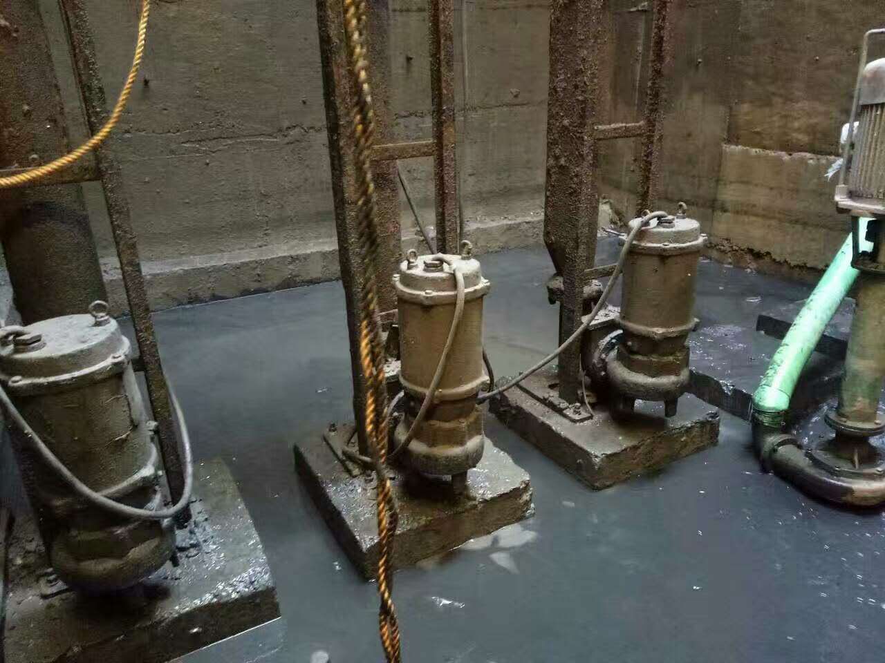 海棠污水池清理