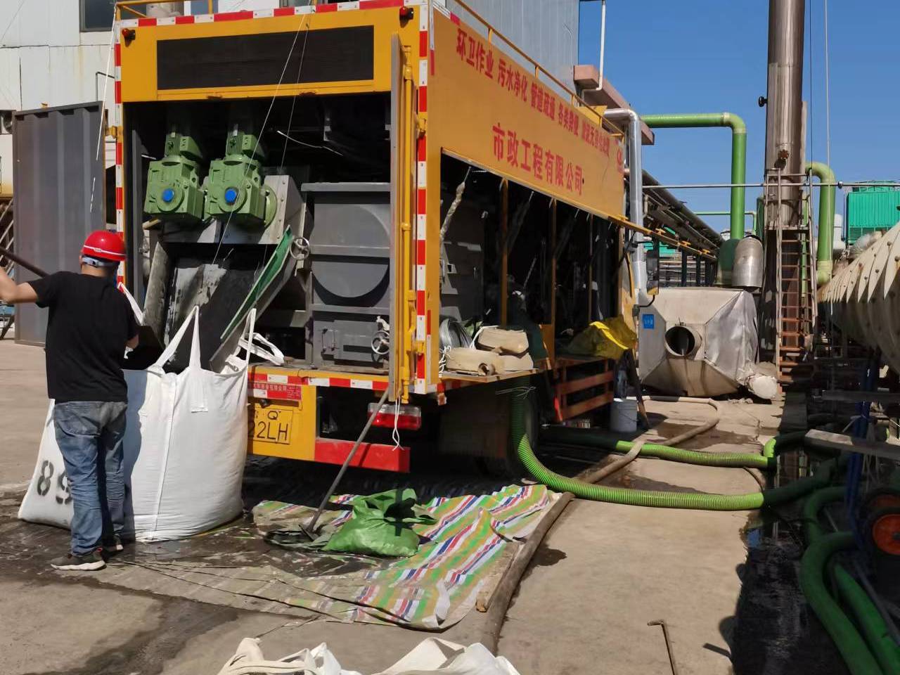 海棠淤泥压干处理