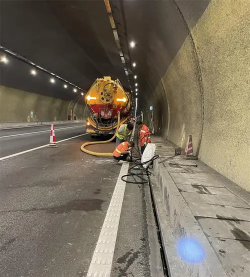 海棠隧道排水渠清淤